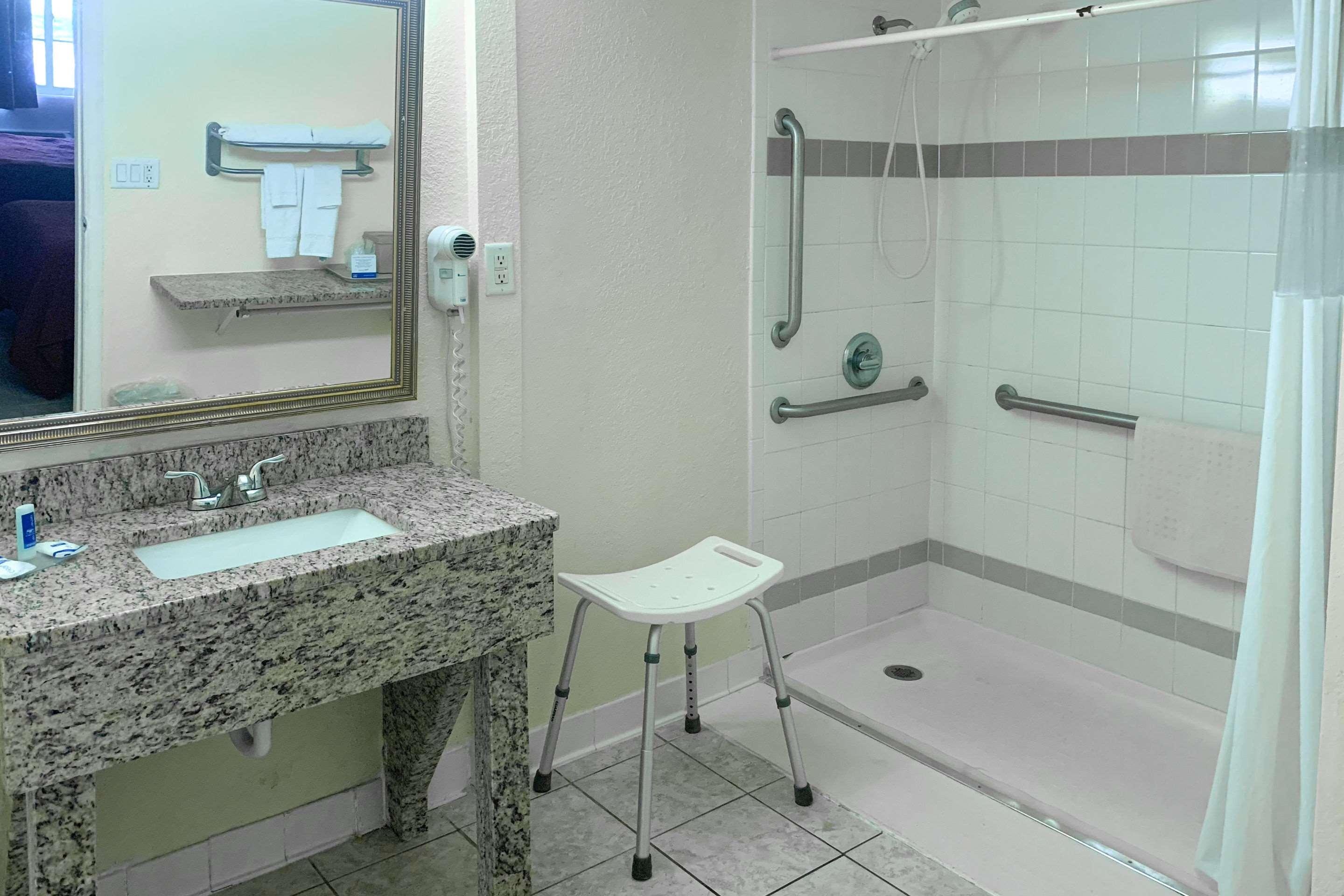 Rodeway Inn Gainesville - University Area Экстерьер фото